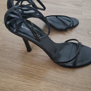 Kenneth Cole NY Black Strappy heeled sandals size 7.5